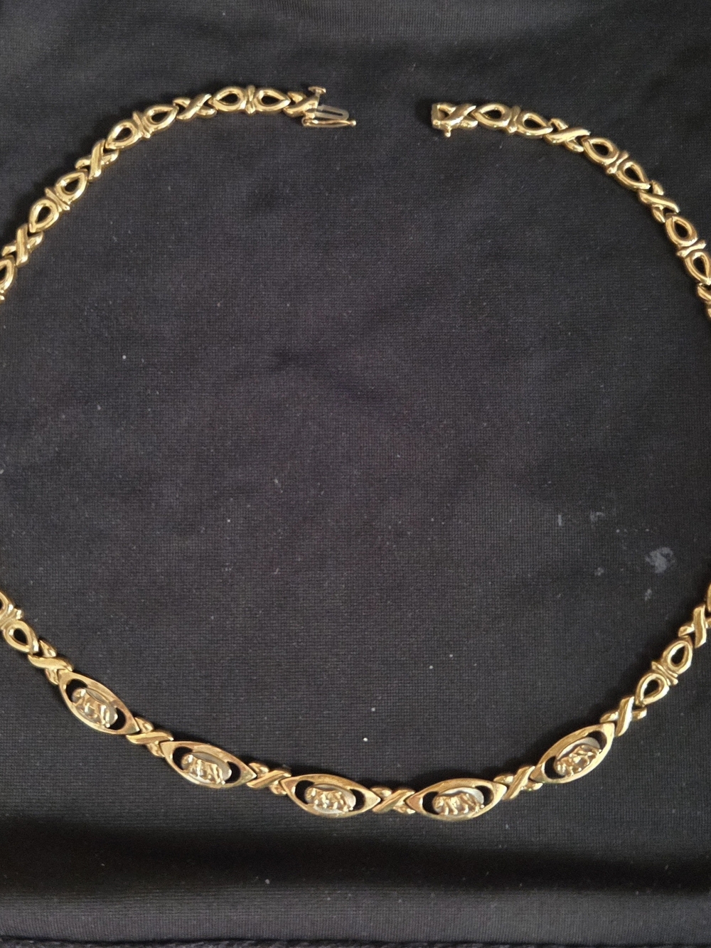 Vintage 14kt  Yellow Gold LION  Theme Thin Collar